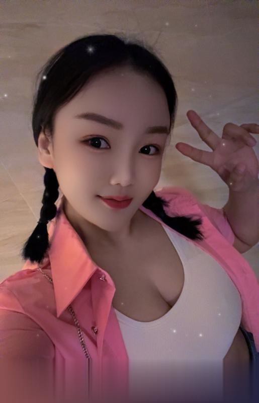 广东-广州俏皮性感小护士-2.jpg