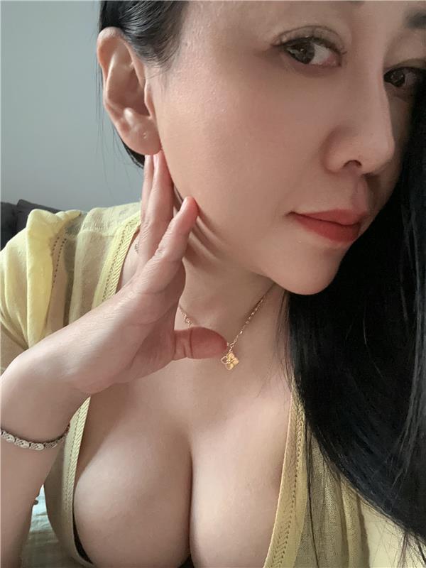 河南-郑州北环一长发少妇-1.jpg